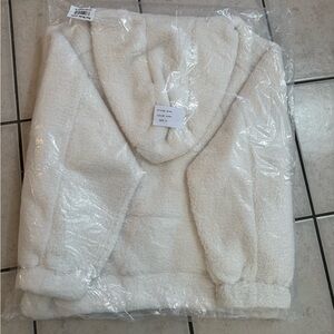 Cozy Rae Mode Ivory Fleece Pullover Size Small